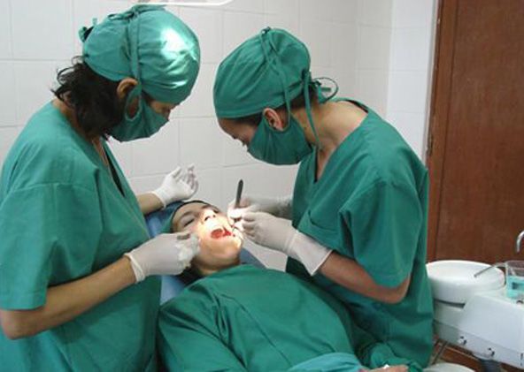 Clínica Dental Pilar Díez García limpieza bucal en paciente