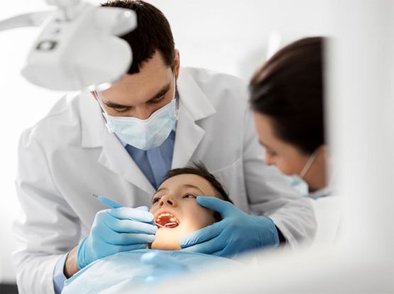 Clínica Dental Pilar Díez García niño en odontología