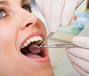 Clínica Dental Pilar Díez García chica en odontología